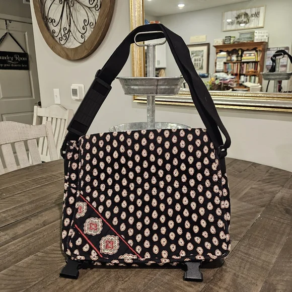 Vera Bradley Classic Black Messenger (Retired Fall 2006) NWOT - Picture 1 of 5